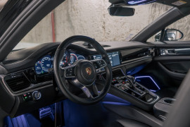 
                                                                                        Voiture
                                                                                         Porsche Panamera 4 E-Hybrid