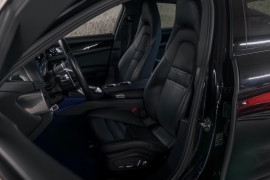 
                                                                                        Voiture
                                                                                         Porsche Panamera 4 E-Hybrid
