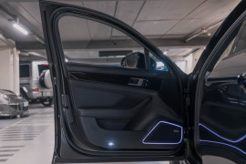 
                                                                                        Voiture
                                                                                         Porsche Panamera 4 E-Hybrid