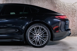 
                                                                                        Voiture
                                                                                         Porsche Panamera 4 E-Hybrid
