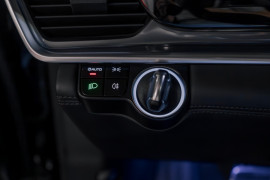 
                                                                                        Voiture
                                                                                         Porsche Panamera 4 E-Hybrid