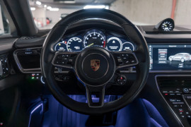 
                                                                                        Voiture
                                                                                         Porsche Panamera 4 E-Hybrid