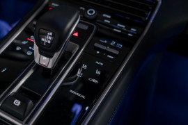 
                                                                                        Voiture
                                                                                         Porsche Panamera 4 E-Hybrid