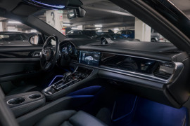 
                                                                                        Voiture
                                                                                         Porsche Panamera 4 E-Hybrid