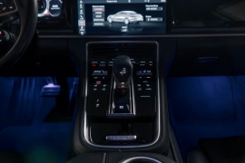 
                                                                                        Voiture
                                                                                         Porsche Panamera 4 E-Hybrid