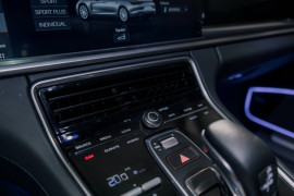 
                                                                                        Voiture
                                                                                         Porsche Panamera 4 E-Hybrid