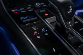 
                                                                                        Voiture
                                                                                         Porsche Panamera 4 E-Hybrid