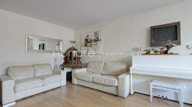 
                                                                                        Vente
                                                                                         PORTE DAUPHINE / 3 PIÈCES - 2 CHAMBRES