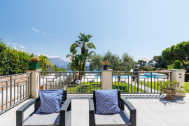 
                                                                                        Vente
                                                                                         Pour horizon, la Méditerranée