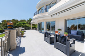 
                                                                                        Vente
                                                                                         Pour horizon, la Méditerranée