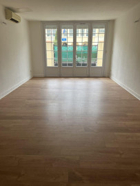 
                                                                                        Location
                                                                                         Proche du centre ville et de toutes commodites .