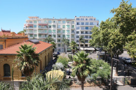 Vente
Promenade des Anglais 3 pièces a vendre Vue Mer en étage