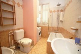 Vente
Promenade des Anglais 3 pièces a vendre Vue Mer en étage