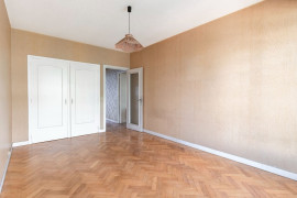 
                                                                                        Vente
                                                                                         Promenade des anglais 3 pièces en étage élevé avec VUE MER a vendre