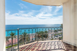 
                                                                                        Vente
                                                                                         Promenade des anglais 3 pièces en étage élevé avec VUE MER a vendre