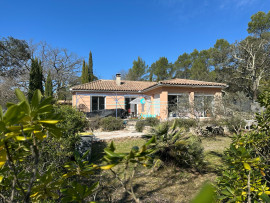 Vente
Propriété 3200m2 avec maison et gites