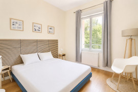 
                                                                                        Vente
                                                                                         Propriété 438 m², piscine et parc arboré