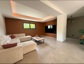 
                                                                                        Vente
                                                                                         Propriété avec 2 maisons indépendantes, 2 piscines, gîte et terrain arboré – 15 min de Bergerac