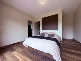 
                                                                                        Vente
                                                                                         Propriété avec 2 maisons indépendantes, 2 piscines, gîte et terrain arboré – 15 min de Bergerac