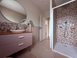 
                                                                                        Vente
                                                                                         Propriété avec 2 maisons indépendantes, 2 piscines, gîte et terrain arboré – 15 min de Bergerac