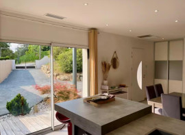 
                                                                                        Vente
                                                                                         Propriété avec 2 maisons indépendantes, 2 piscines, gîte et terrain arboré – 15 min de Bergerac