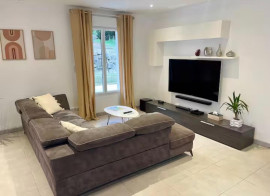 
                                                                                        Vente
                                                                                         Propriété avec 2 maisons indépendantes, 2 piscines, gîte et terrain arboré – 15 min de Bergerac