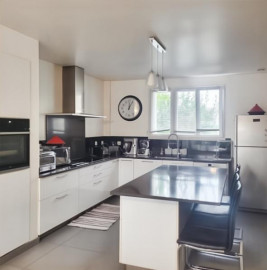 Vente
Propriété de 10 pièces