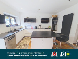 
                                                                                        Vente
                                                                                         PROPRIETE DE CHARME AU PIED DU CHATEAU COMPOSE DE DEUX HABITATIONS ET DEPENDANCES AVEC PISCINE