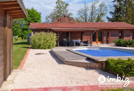 
                                                                                        Vente
                                                                                         Propriété de charme avec piscine et dépendance