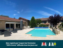 
                                                                                        Vente
                                                                                         Propriété de charme en pierre rénovée de 410 m² habitables terrain avec Piscine