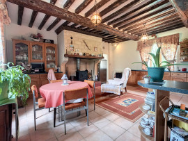
                                                                                        Vente
                                                                                         Propriété d'environ 426 m2 sur 5,2 hectares avec dépendance