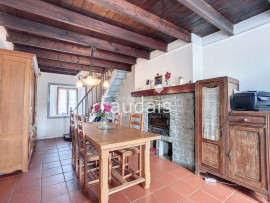 
                                                                                        Vente
                                                                                         Propriété en pierre 6 pièces avec 1,4 hectares de terrain