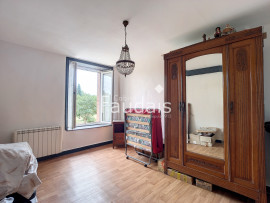 
                                                                                        Vente
                                                                                         Propriété en pierre 6 pièces avec 1,4 hectares de terrain