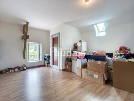 
                                                                                        Vente
                                                                                         Propriété en pierre 6 pièces avec 1,4 hectares de terrain