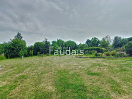 
                                                                                        Vente
                                                                                         Propriété en pierre 6 pièces avec 1,4 hectares de terrain