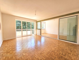 
                                                                                        Vente
                                                                                         Quartier Petit Ivry - PARC  privé - 5p - Balcon