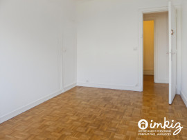 
                                                                                        Vente
                                                                                         Quartier Petit Ivry - Résidence privée - 5p Balcon