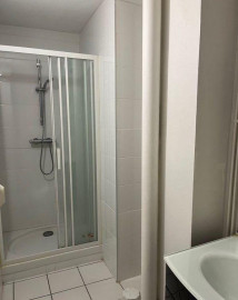 
                                                                                        Location
                                                                                         Rare : appartement avec terrasse et balcons