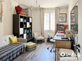 Vente
Rare, maison de village avec cour et piscine