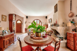 
                                                                                        Vente
                                                                                         Ravissante maison au coeur de Cimiez