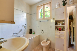 
                                                                                        Vente
                                                                                         Ravissante maison traditionnelle au coeur de Cimiez