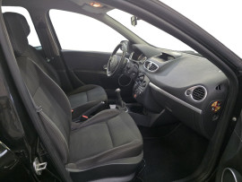 
                                                                                        Voiture
                                                                                         Renault Clio
