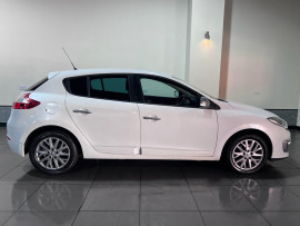 Voiture
                                                                                Renault Megane 1.5 dCi ENERGY Knight Edition Hatchback 5dr Diesel Manual Euro 5 (s/s) (110 ps)