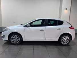 Voiture
                                                                                Renault Megane 1.5 dCi ENERGY Knight Edition Hatchback 5dr Diesel Manual Euro 5 (s/s) (110 ps)
