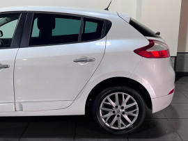 Voiture
                                                                                Renault Megane 1.5 dCi ENERGY Knight Edition Hatchback 5dr Diesel Manual Euro 5 (s/s) (110 ps)