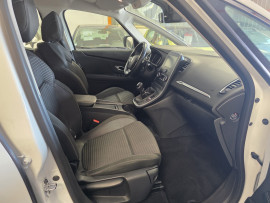 
                                                                                        Voiture
                                                                                         RENAULT SCENIC 4 - 1.6 dCi 130 CV BUSINESS EDITION - 7 CV