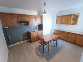 Location
Résidence privée T3 lumineux avec cave