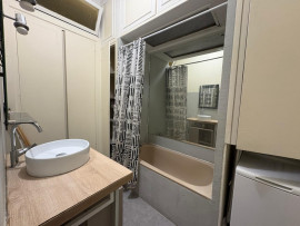 
                                                                                        Vente
                                                                                         Rez de jardin - Coeur de Passy