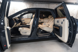 
                                                                                        Voiture
                                                                                         Rolls Royce Ghost (II) Porto Cervo Studio Edition