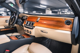 
                                                                                        Voiture
                                                                                         Rolls Royce Ghost (II) Porto Cervo Studio Edition
